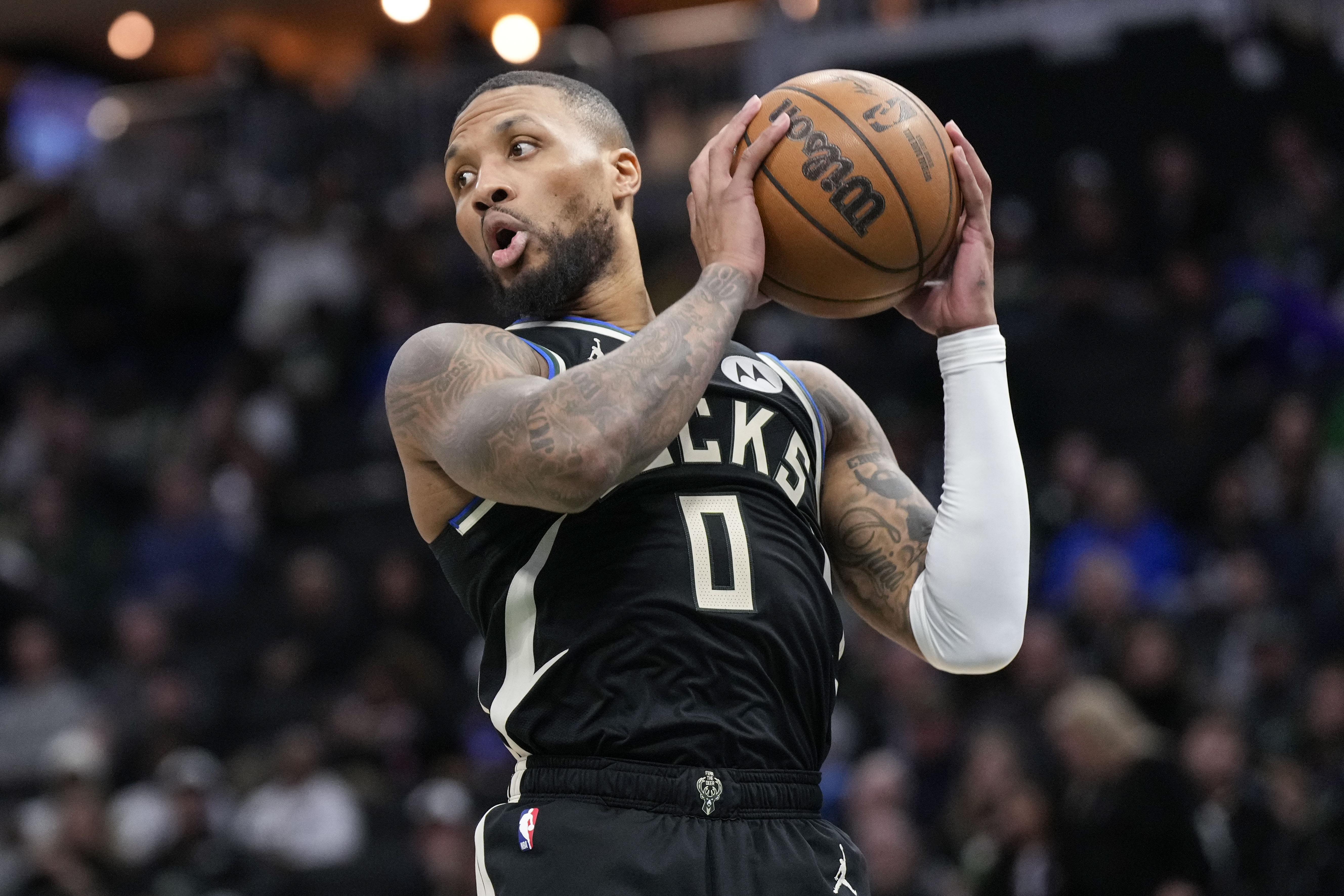 利拉德转推：我是全明星首发&amp;amp;MVP、NBA杯冠军 雄鹿50年来最强控卫