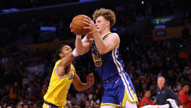 开云登录网址入口-助攻榜第一！勇士20岁菜鸟闪耀季前赛完爆湖人新秀