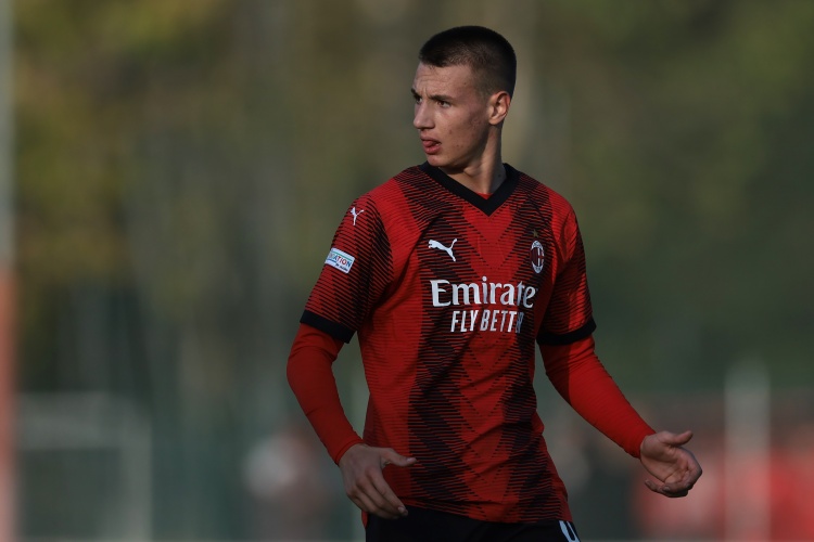 开云网站-记者：米兰正和莱切评估卡马达回归一事，球员肩伤较为严重