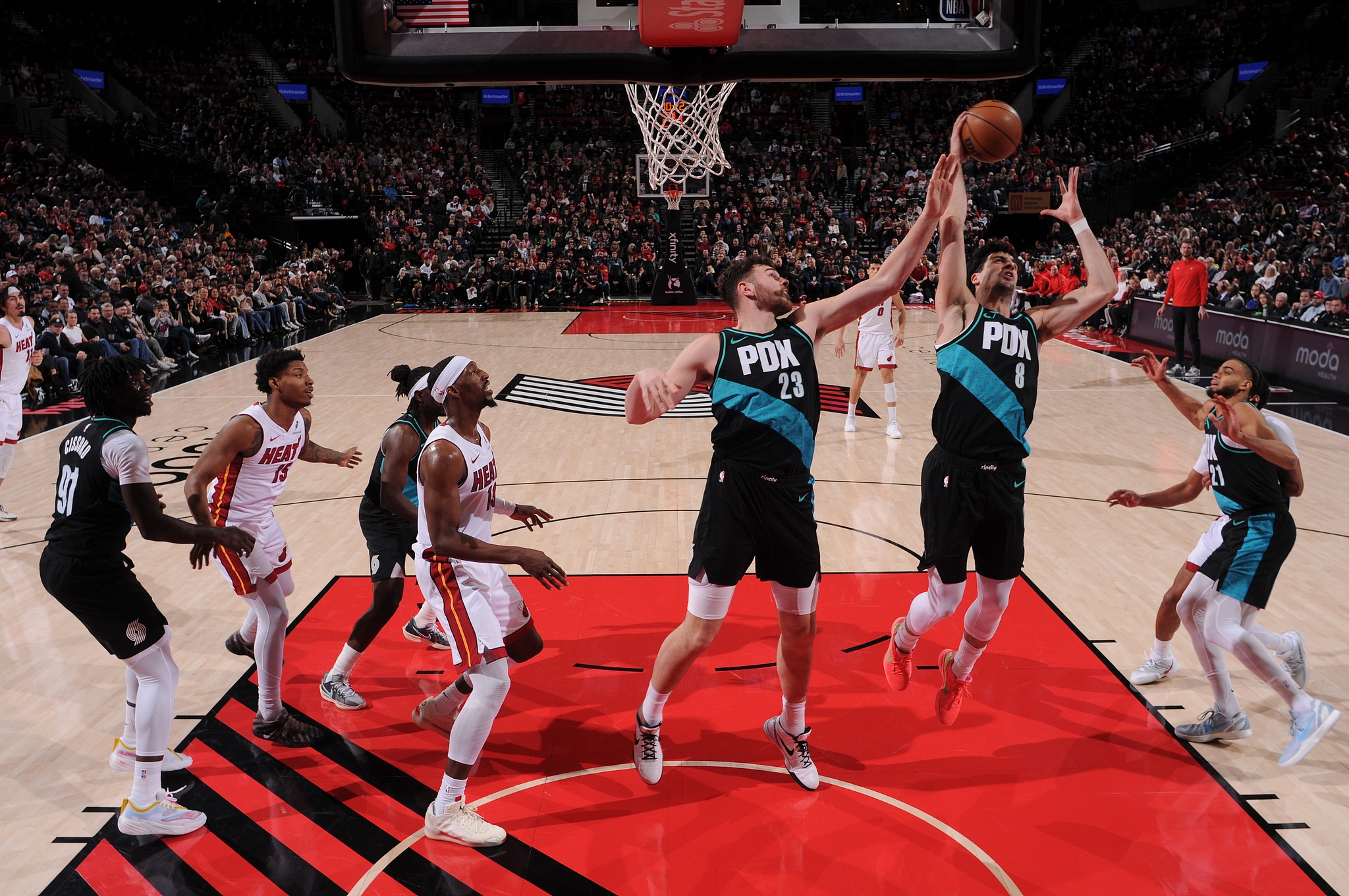 开云下载-阿夫迪亚伤退杨瀚森未登场 开拓者力克热火收获四连胜