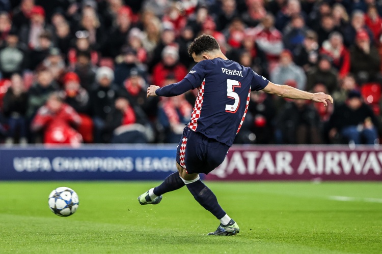 开云下载-斯基拉：国米将与埃因霍温商谈租借佩里西奇，球员愿意回归