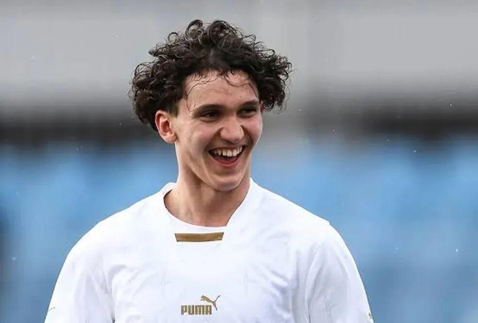 开云网站-曼联官宣压哨卖第四人，巨头叫停铁闸交易！没买人却化身出租狂魔