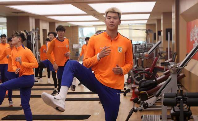 开云下载-依木兰+陈泽仕双线报名，彭啸只踢中超 泰山又1老将离队 转投中冠