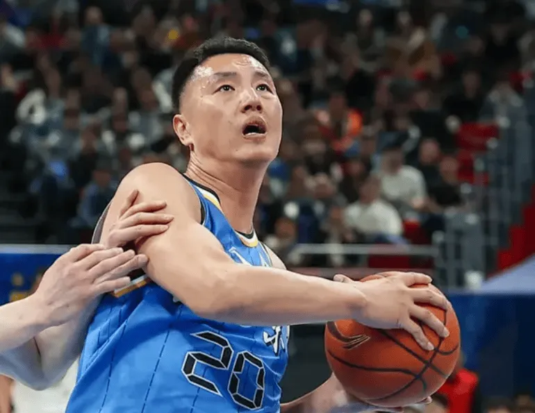 开云线上入口-梦回巅峰！翟晓川出战26分钟，得到15分11篮板2助1抢断1盖帽